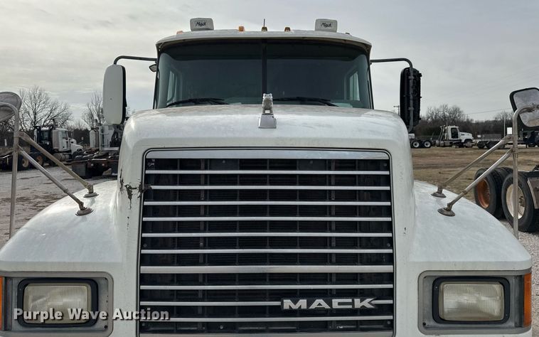 image for item DJ0896 2013 Mack CHU613 semi truck