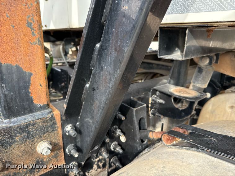 image for item DJ0896 2013 Mack CHU613 semi truck