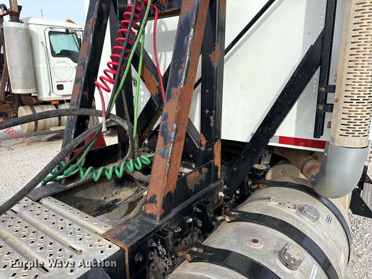 image for item DJ0896 2013 Mack CHU613 semi truck