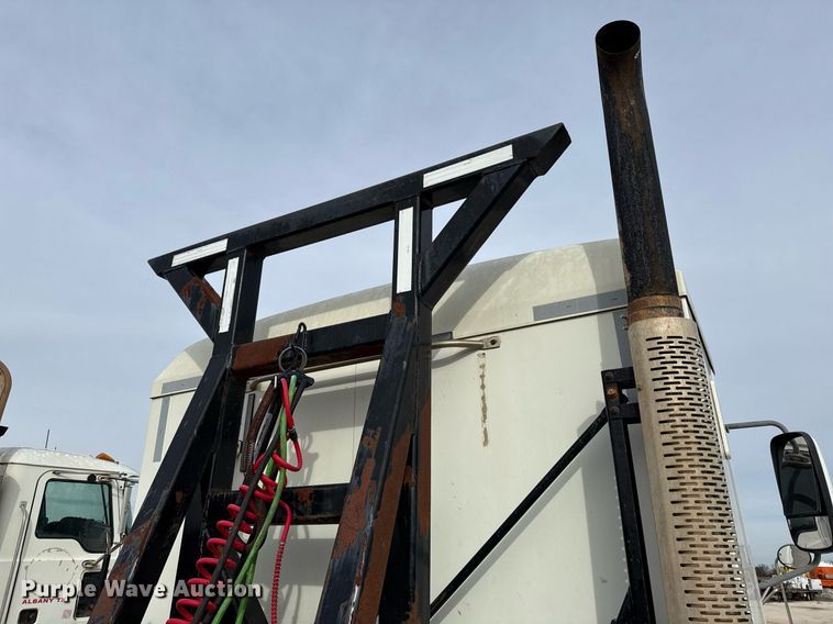 image for item DJ0896 2013 Mack CHU613 semi truck