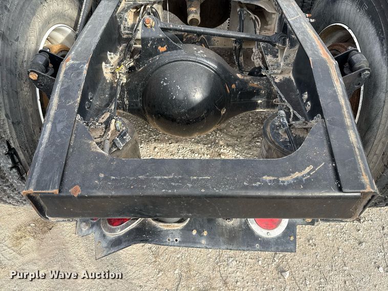 image for item DJ0896 2013 Mack CHU613 semi truck