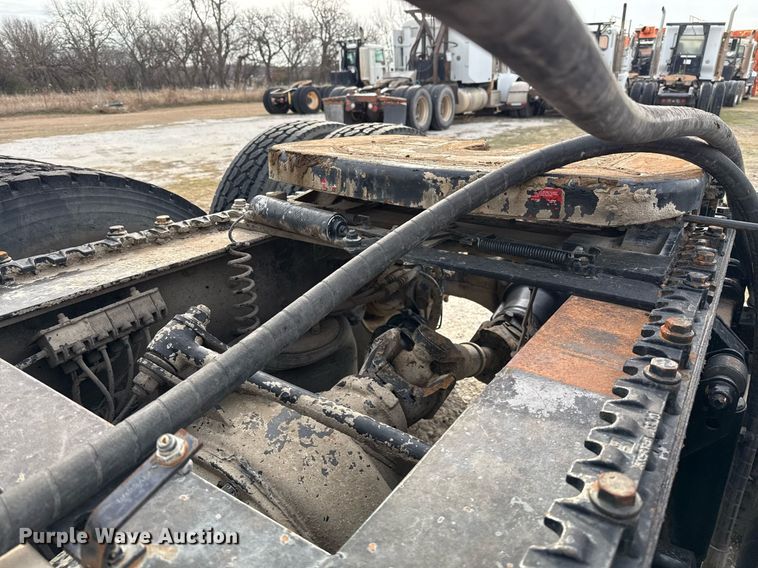 image for item DJ0896 2013 Mack CHU613 semi truck