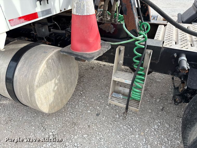 image for item DJ0896 2013 Mack CHU613 semi truck