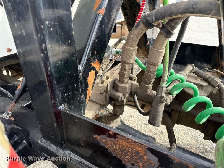 image for item DJ0896 2013 Mack CHU613 semi truck