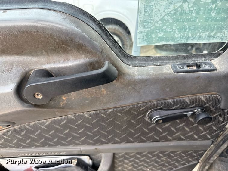 image for item DJ0896 2013 Mack CHU613 semi truck