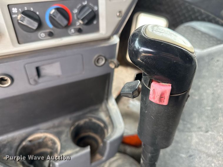 image for item DJ0896 2013 Mack CHU613 semi truck