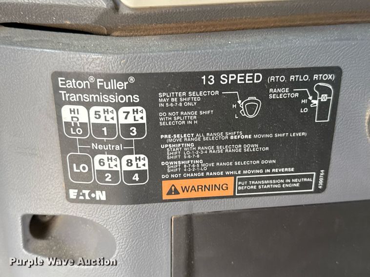 image for item DJ0896 2013 Mack CHU613 semi truck