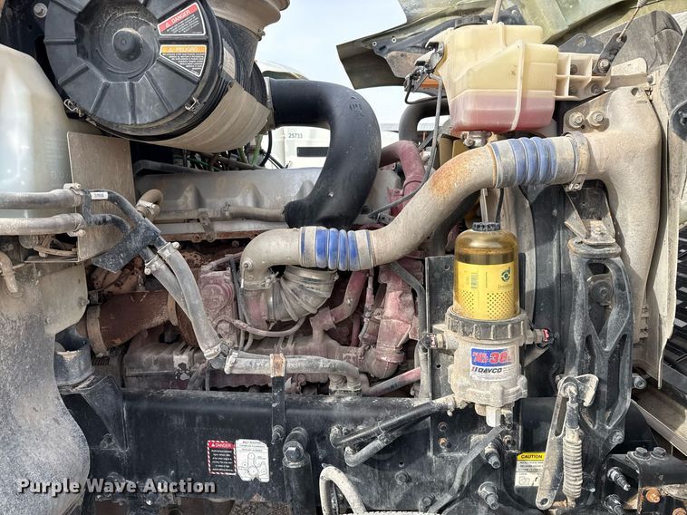 image for item DJ0896 2013 Mack CHU613 semi truck