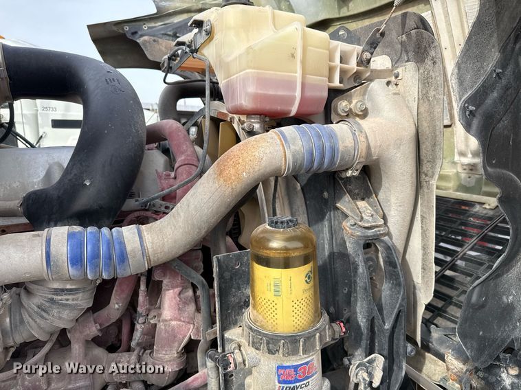 image for item DJ0896 2013 Mack CHU613 semi truck