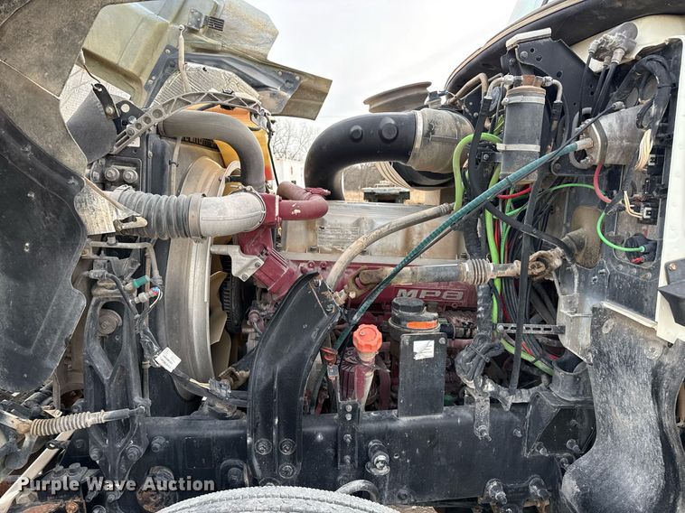 image for item DJ0896 2013 Mack CHU613 semi truck