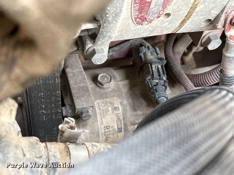 image for item DJ0896 2013 Mack CHU613 semi truck