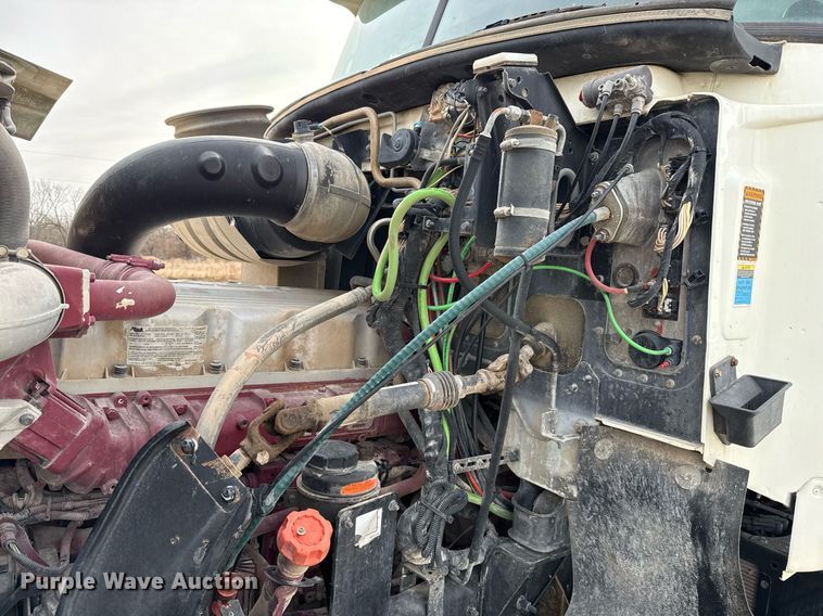 image for item DJ0896 2013 Mack CHU613 semi truck