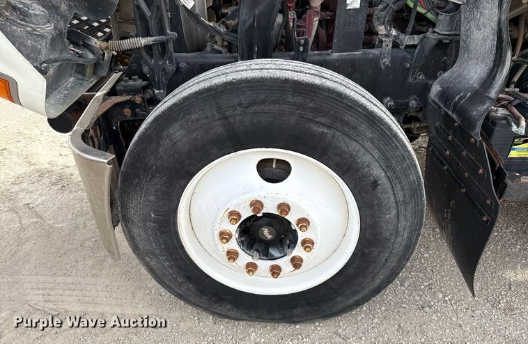 image for item DJ0896 2013 Mack CHU613 semi truck