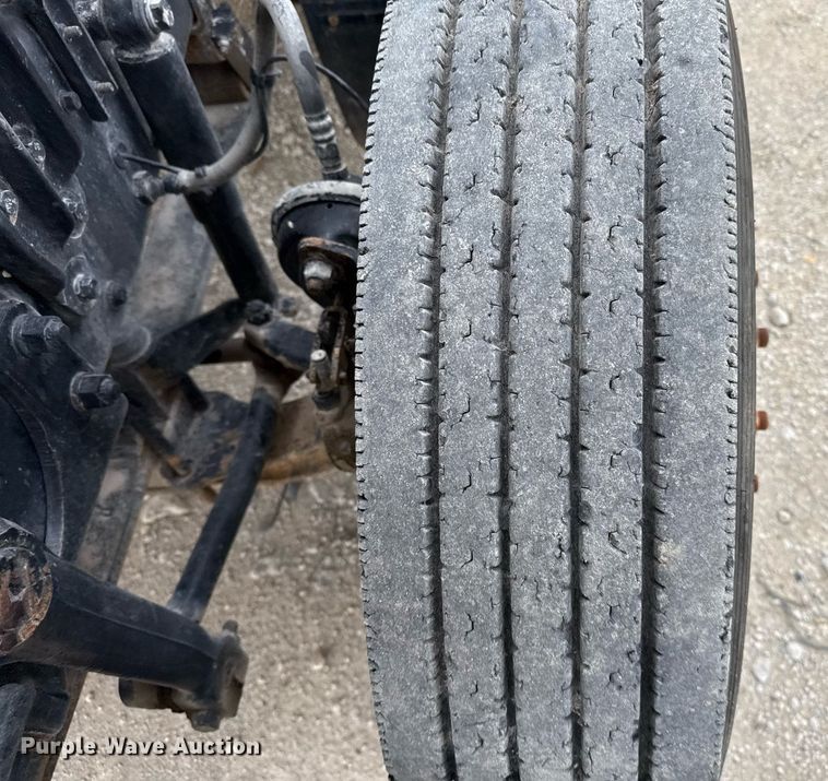 image for item DJ0896 2013 Mack CHU613 semi truck