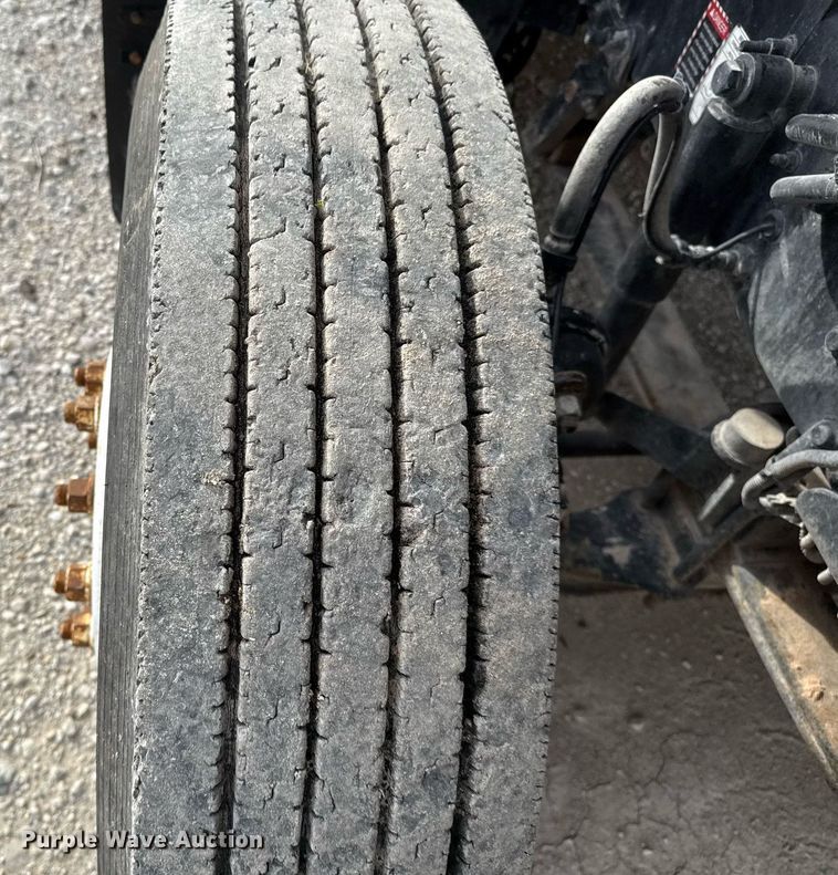 image for item DJ0896 2013 Mack CHU613 semi truck