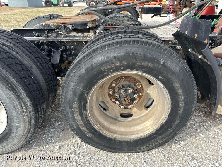 image for item DJ0896 2013 Mack CHU613 semi truck