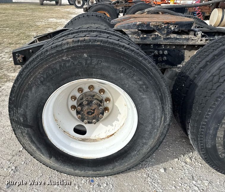 image for item DJ0896 2013 Mack CHU613 semi truck