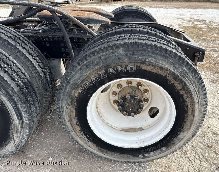 image for item DJ0896 2013 Mack CHU613 semi truck