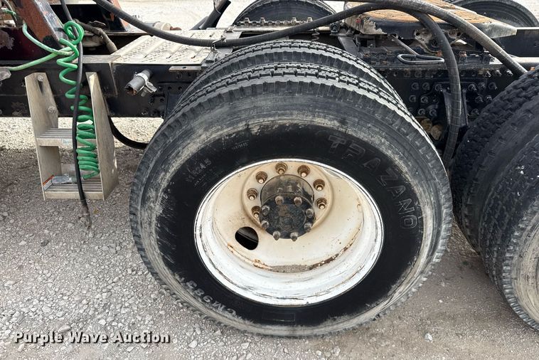 image for item DJ0896 2013 Mack CHU613 semi truck