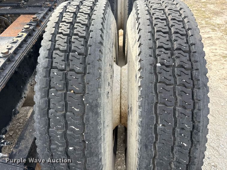 image for item DJ0896 2013 Mack CHU613 semi truck