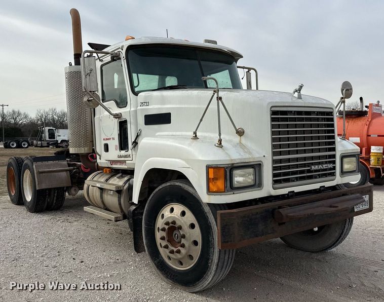 image for item DJ0897 2008 Mack CHU613 semi truck