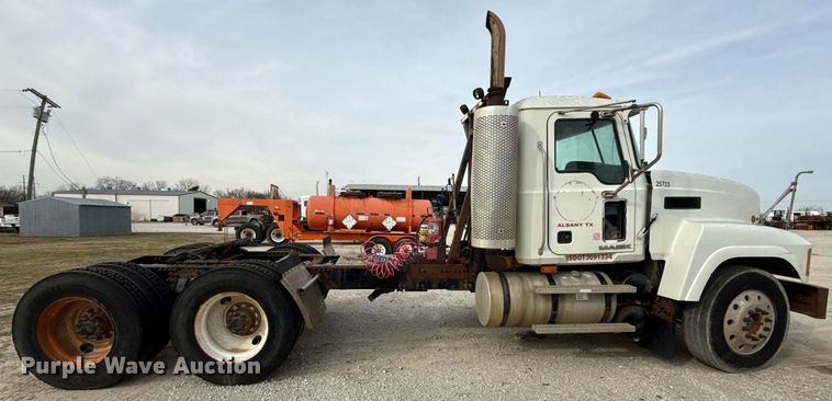 image for item DJ0897 2008 Mack CHU613 semi truck