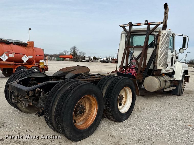 image for item DJ0897 2008 Mack CHU613 semi truck