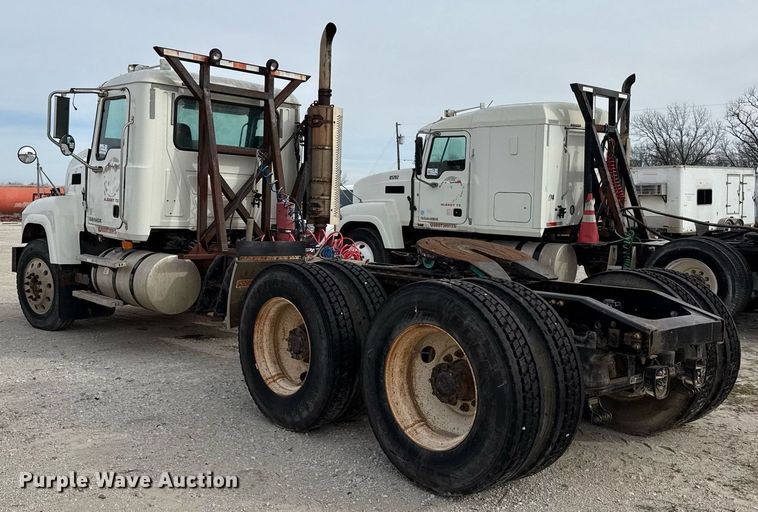 image for item DJ0897 2008 Mack CHU613 semi truck