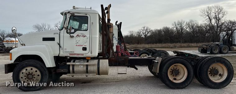 image for item DJ0897 2008 Mack CHU613 semi truck