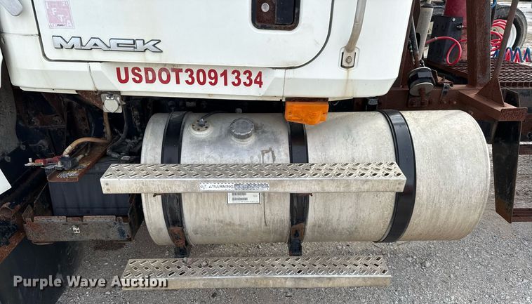 image for item DJ0897 2008 Mack CHU613 semi truck