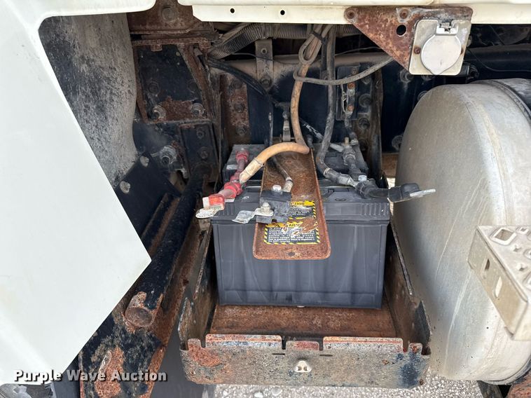 image for item DJ0897 2008 Mack CHU613 semi truck