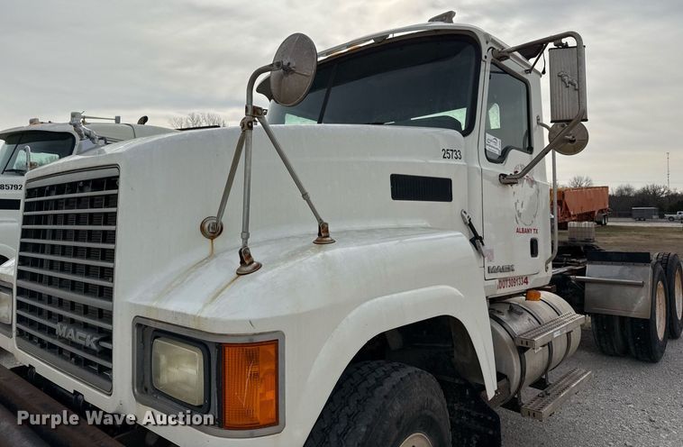 image for item DJ0897 2008 Mack CHU613 semi truck