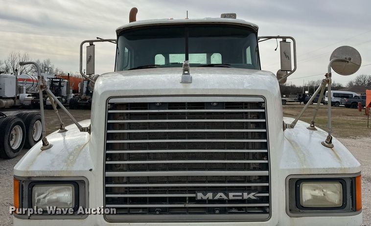 image for item DJ0897 2008 Mack CHU613 semi truck