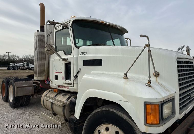 image for item DJ0897 2008 Mack CHU613 semi truck