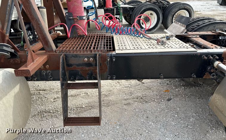 image for item DJ0897 2008 Mack CHU613 semi truck