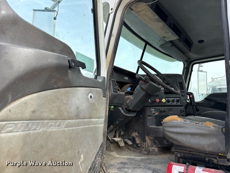 image for item DJ0897 2008 Mack CHU613 semi truck