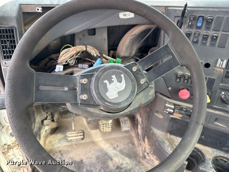 image for item DJ0897 2008 Mack CHU613 semi truck