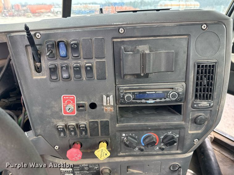 image for item DJ0897 2008 Mack CHU613 semi truck