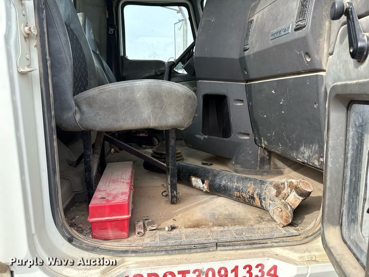 image for item DJ0897 2008 Mack CHU613 semi truck