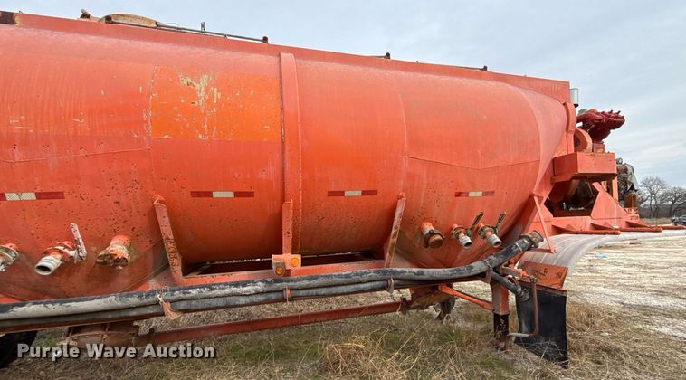 image for item DJ0898 1981 Boyd 1190 pneumatic dry bulk trailer