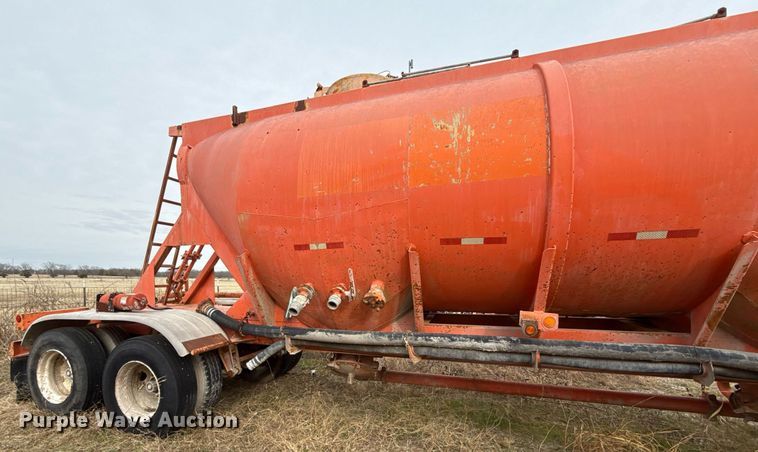 image for item DJ0898 1981 Boyd 1190 pneumatic dry bulk trailer
