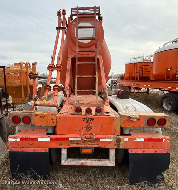 image for item DJ0898 1981 Boyd 1190 pneumatic dry bulk trailer