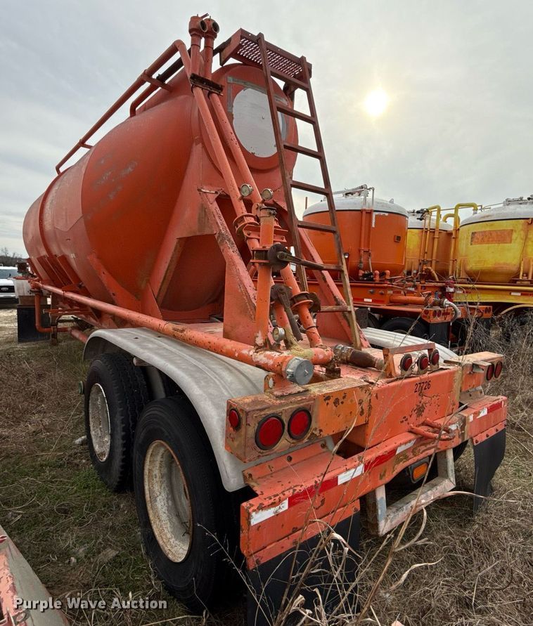 image for item DJ0898 1981 Boyd 1190 pneumatic dry bulk trailer