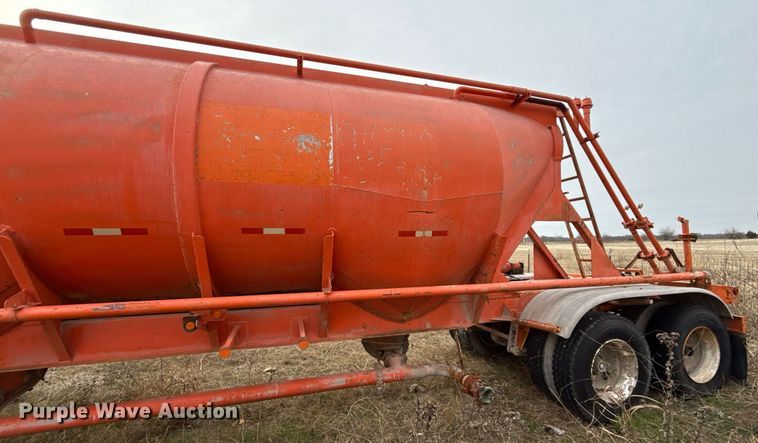 image for item DJ0898 1981 Boyd 1190 pneumatic dry bulk trailer
