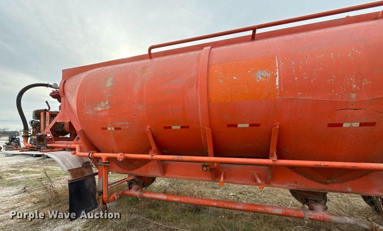 image for item DJ0898 1981 Boyd 1190 pneumatic dry bulk trailer