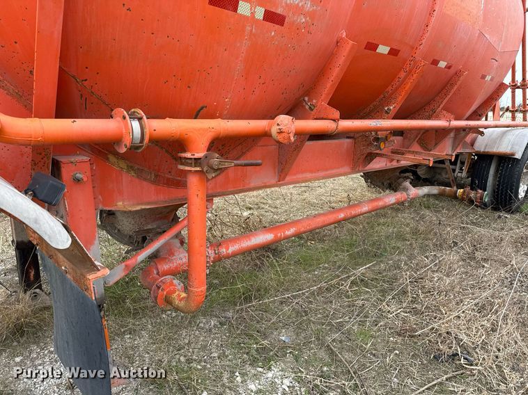 image for item DJ0898 1981 Boyd 1190 pneumatic dry bulk trailer