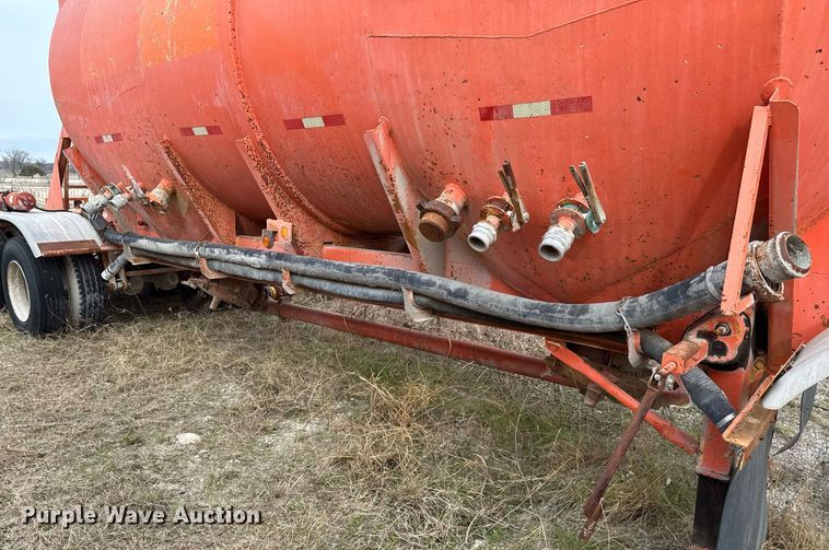 image for item DJ0898 1981 Boyd 1190 pneumatic dry bulk trailer