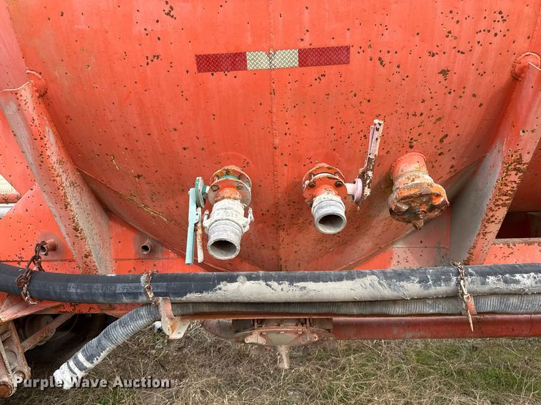 image for item DJ0898 1981 Boyd 1190 pneumatic dry bulk trailer