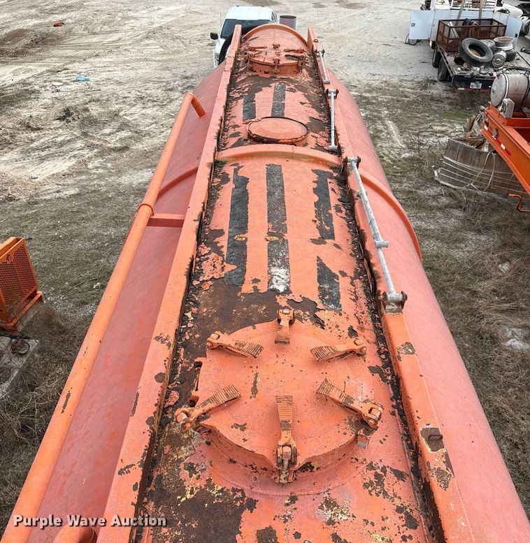 image for item DJ0898 1981 Boyd 1190 pneumatic dry bulk trailer