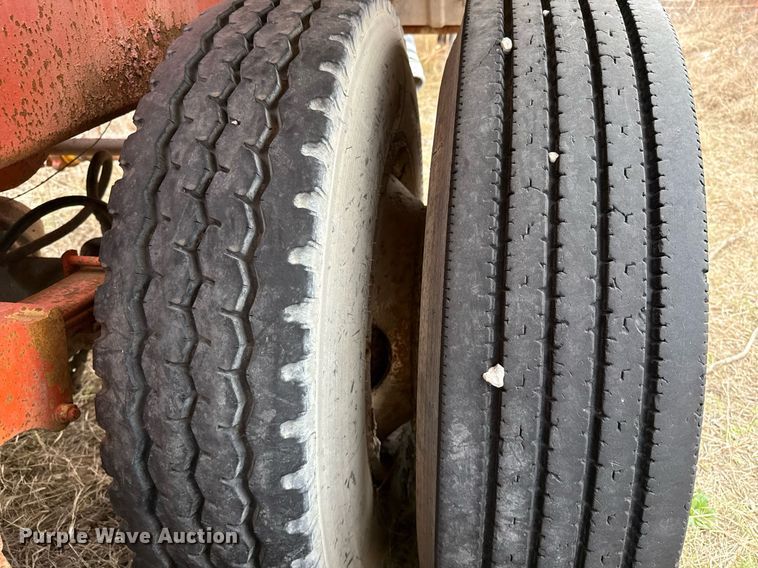 image for item DJ0898 1981 Boyd 1190 pneumatic dry bulk trailer